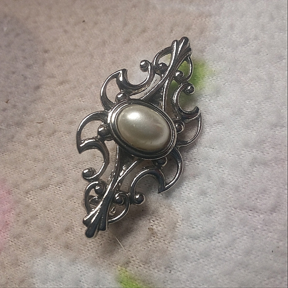 Petite silvertone pin